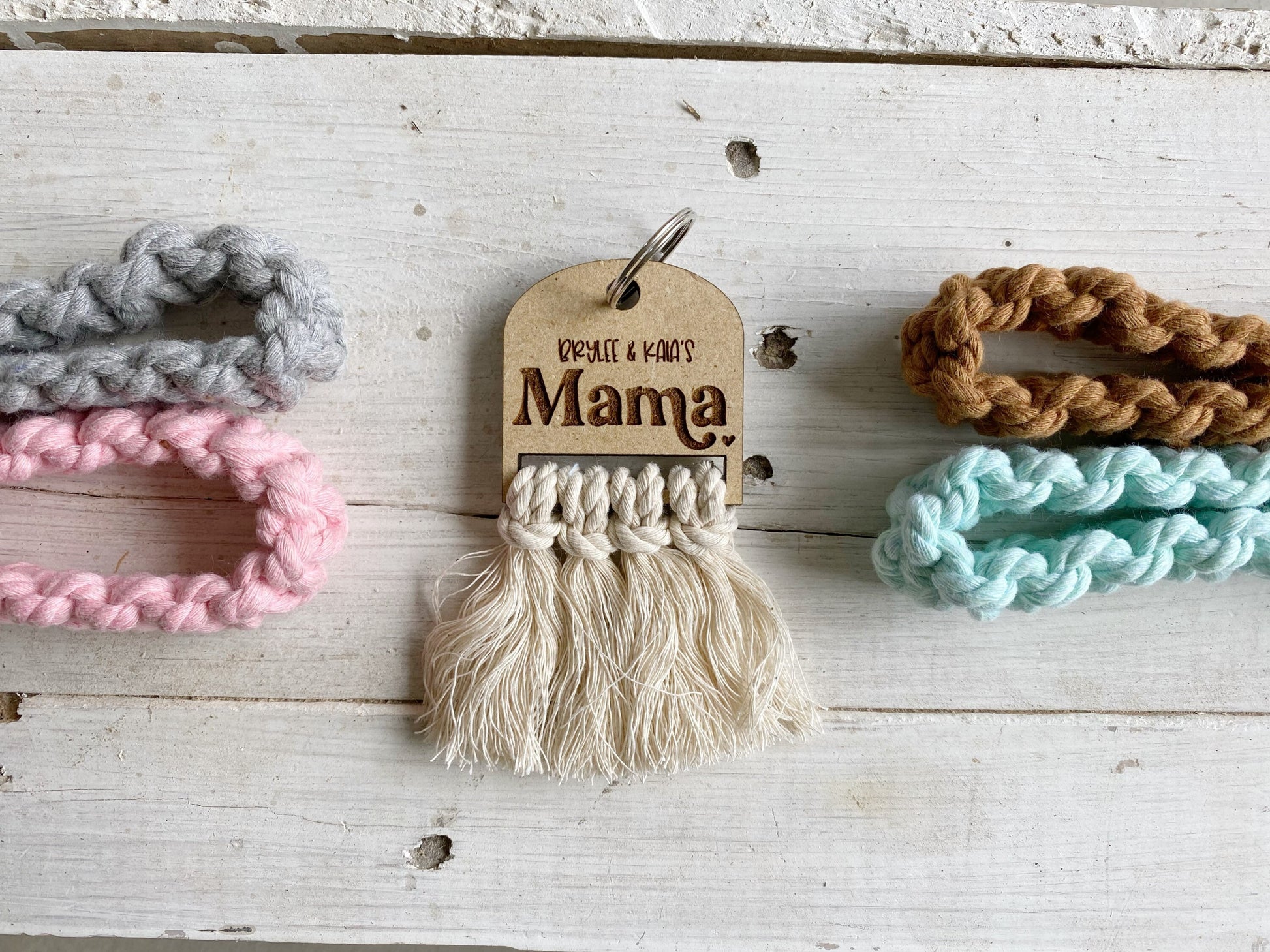 Mama Keychain, Personalized DIY Mother's Day Gift, Boho Macrame Keychain, Wood Keychain, Engraved Kid's Names, Gift for Mom